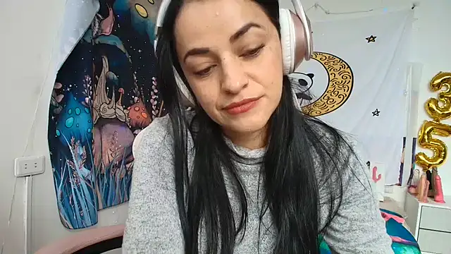 LovelyAzucena online show from 28, 5, 2026