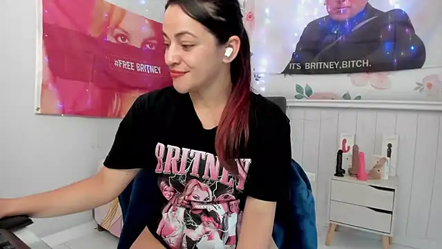 LovelyAzucena online show from 22, 2, 2025
