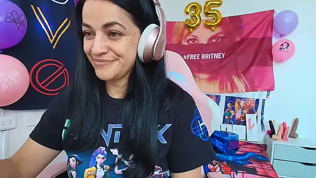 LovelyAzucena online show from 30, 4, 2026