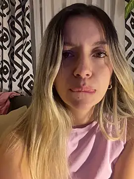 Snapshot of mari_ana02 chatting on 21, 10, 2025 mari ana02 online show from 21, 10, 2025