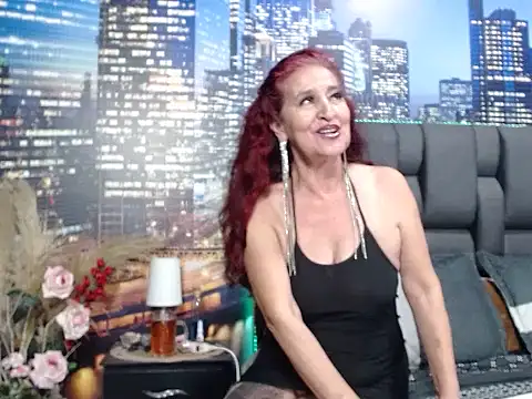 Snapshot of Lucy_mature8 chatting on 4, 12, 2025 Lucy mature8 online show from 4, 12, 2025