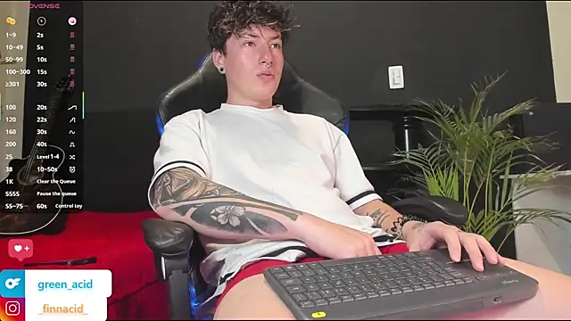 Snapshot of Green_acid01 chatting on 26, 11, 2025 Green acid01 online show from 26, 11, 2025