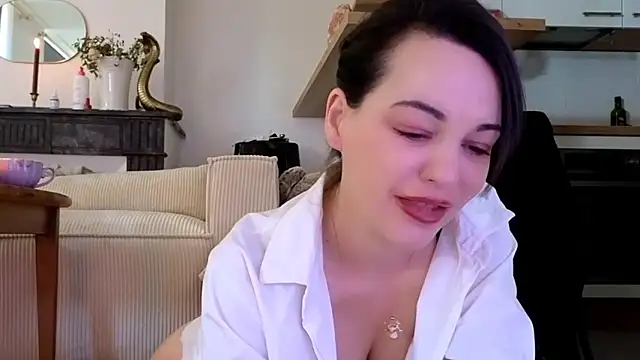 Lilie romeo online show from 10, 2, 2025