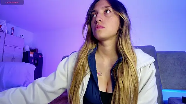 Snapshot of TiffanyBela chatting on 24, 9, 2025 TiffanyBela online show from 24, 9, 2025