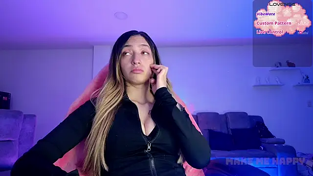 Snapshot of TiffanyBela chatting on 3, 10, 2025 TiffanyBela online show from 3, 10, 2025
