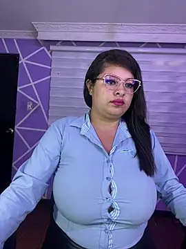 MiiaaJoness online show from 23, 4, 2026