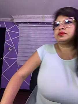 Snapshot of MiiaaJoness chatting on 9, 5, 2026 MiiaaJoness online show from 9, 5, 2026