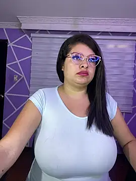 Snapshot of MiiaaJoness chatting on 8, 5, 2026 MiiaaJoness online show from 8, 5, 2026