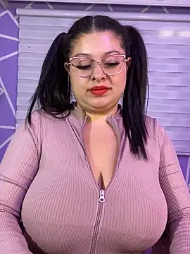 Snapshot of MiiaaJoness chatting on 4, 5, 2026 MiiaaJoness online show from 4, 5, 2026