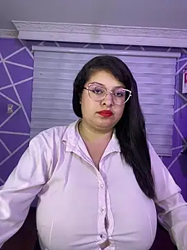 Snapshot of MiiaaJoness chatting on 13, 5, 2026 MiiaaJoness online show from 13, 5, 2026