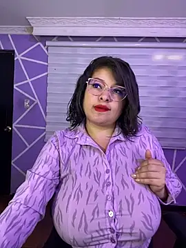 Snapshot of MiiaaJoness chatting on 4, 6, 2026 MiiaaJoness online show from 4, 6, 2026