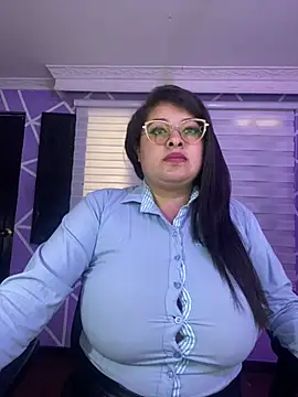 MiiaaJoness online show from 5, 3, 2026