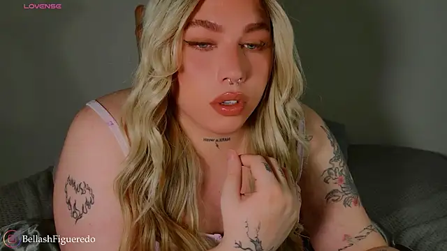 Snapshot of IsabellaFigueredo__ chatting on 14, 12, 2025 IsabellaFigueredo online show from 14, 12, 2025