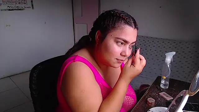 Snapshot of girl_milk2 chatting on 8, 11, 2025 girl milk2 online show from 8, 11, 2025