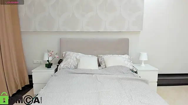 Donna Evans online show from 11, 11, 2025