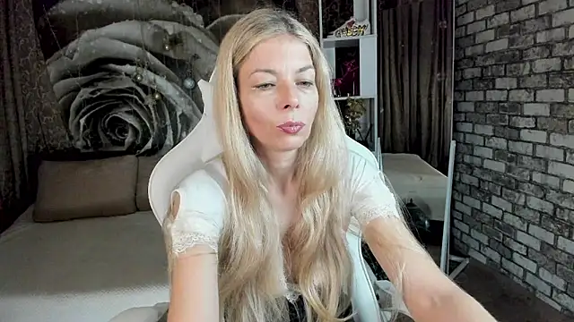 Snapshot of Eva_Melow chatting on 3, 5, 2026 Eva Melow online show from 3, 5, 2026