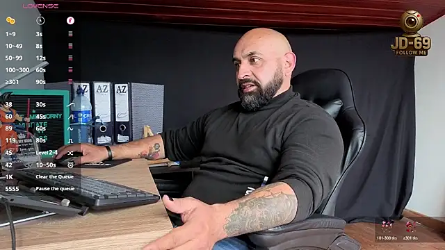 Snapshot of JD-69 chatting on 11, 11, 2025 JD-69 online show from 11, 11, 2025