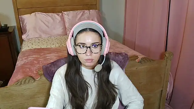 Snapshot of alisonfields chatting on 17, 1, 2026 alisonfields online show from 17, 1, 2026