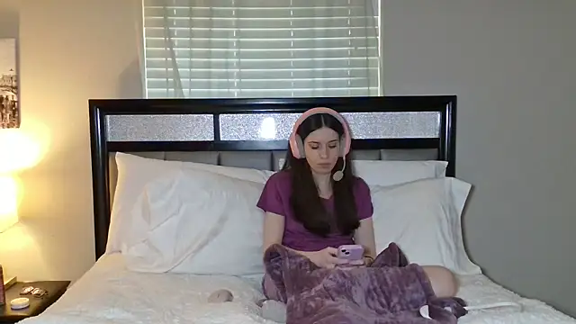 Snapshot of alisonfields chatting on 26, 3, 2026 alisonfields online show from 26, 3, 2026