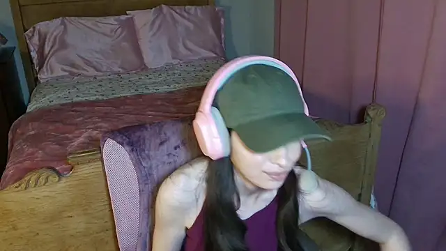 Snapshot of alisonfields chatting on 14, 2, 2026 alisonfields online show from 14, 2, 2026