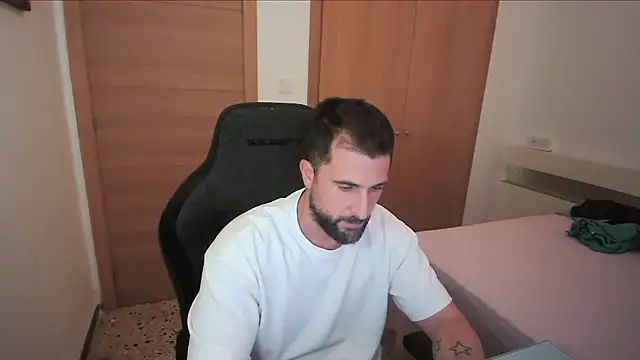 Snapshot of alex877x chatting on 13, 11, 2025 alex877x online show from 13, 11, 2025