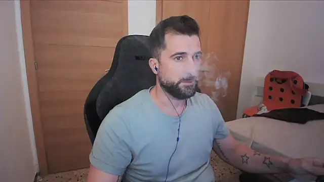 Snapshot of alex877x chatting on 10, 10, 2025 alex877x online show from 10, 10, 2025