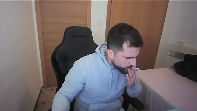 Snapshot of alex877x chatting on 26, 11, 2025 alex877x online show from 26, 11, 2025