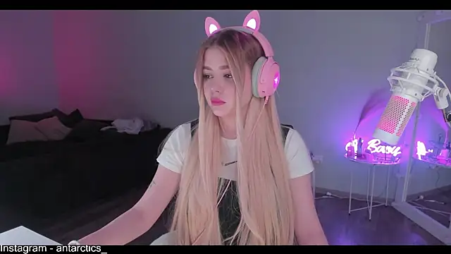 lil barbie girl online show from 23, 12, 2024