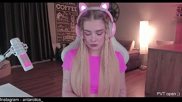lil barbie girl online show from 15, 1, 2025