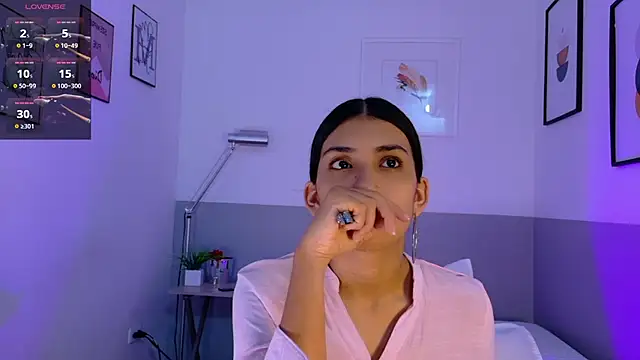 littlee emilyy  online show from 12, 4, 2026