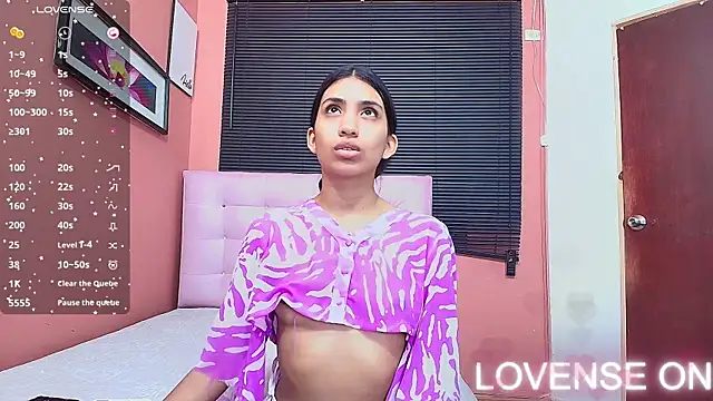 Snapshot of littlee_emilyy_ chatting on 29, 12, 2024 littlee emilyy online show from 29, 12, 2024