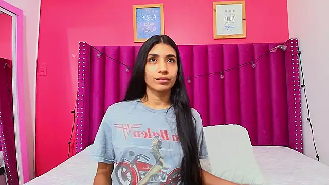 Snapshot of littlee_emilyy_ chatting on 22, 1, 2025 littlee emilyy online show from 22, 1, 2025