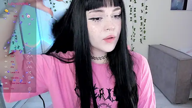 Snapshot of SelenaCute chatting on 8, 3, 2025 SelenaCute online show from 8, 3, 2025