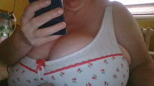 Nataliesbestjuggs online show from 8, 11, 2025