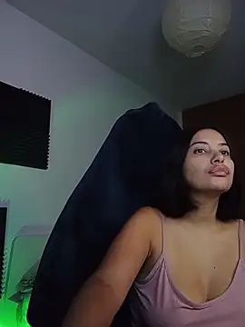 Snapshot of AnnaQueen chatting on 13, 10, 2025 AnnaQueen online show from 13, 10, 2025