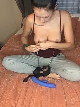 Snapshot of MnM4ever chatting on 13, 11, 2025 MnM4ever online show from 13, 11, 2025