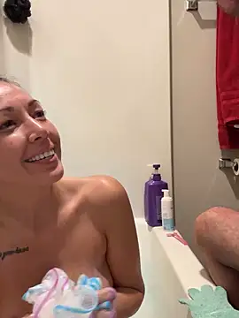 Snapshot of MnM4ever chatting on 1, 11, 2025 MnM4ever online show from 1, 11, 2025