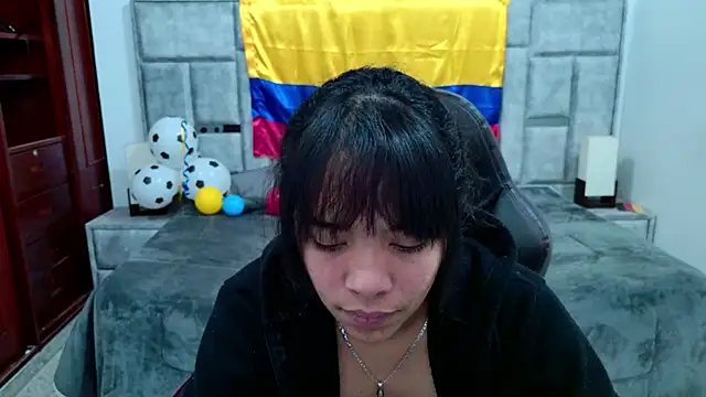 Snapshot of laureentt_ chatting on 6, 7, 2026 laureentt online show from 6, 7, 2026