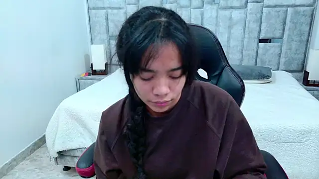 Snapshot of laureentt_ chatting on 21, 7, 2026 laureentt online show from 21, 7, 2026