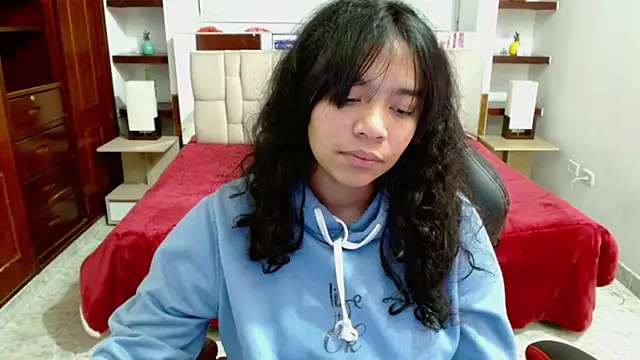 laureentt  online show from 12, 3, 2025