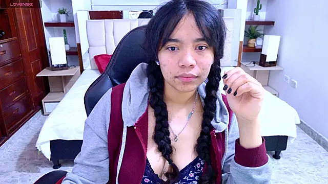 laureentt  online show from 9, 9, 2025