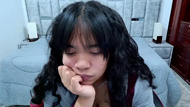 laureentt  online show from 25, 2, 2026