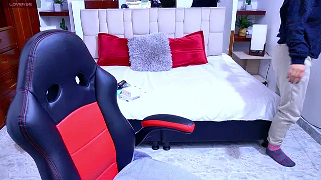 laureentt  online show from 12, 9, 2025