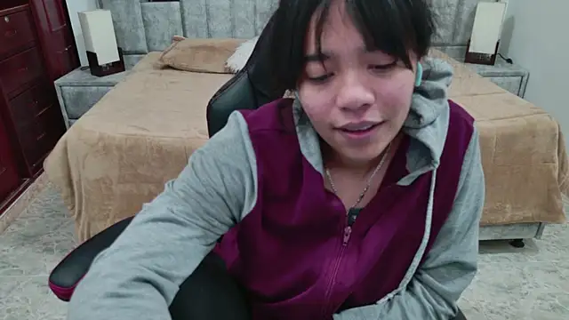 laureentt  online show from 11, 4, 2026