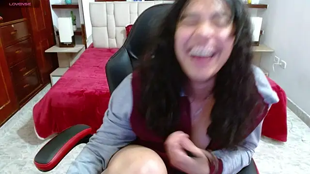 laureentt  online show from 11, 3, 2025