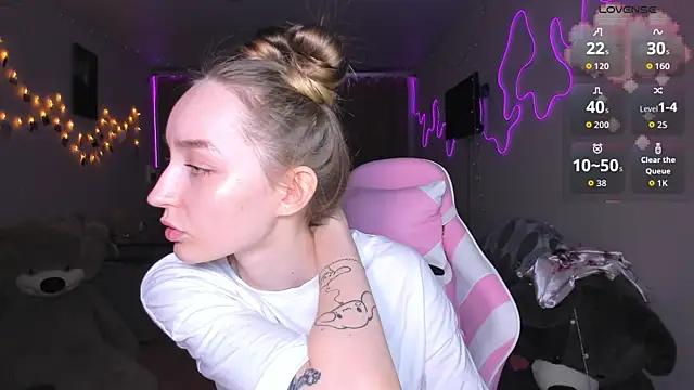 Snapshot of MoonDust chatting on 19, 3, 2026 MoonDust online show from 19, 3, 2026