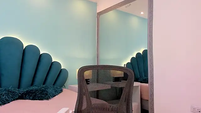 sharlott18 online show from 5, 1, 2026