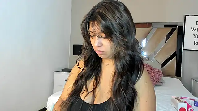Snapshot of sharlott18 chatting on 21, 12, 2024 sharlott18 online show from 21, 12, 2024