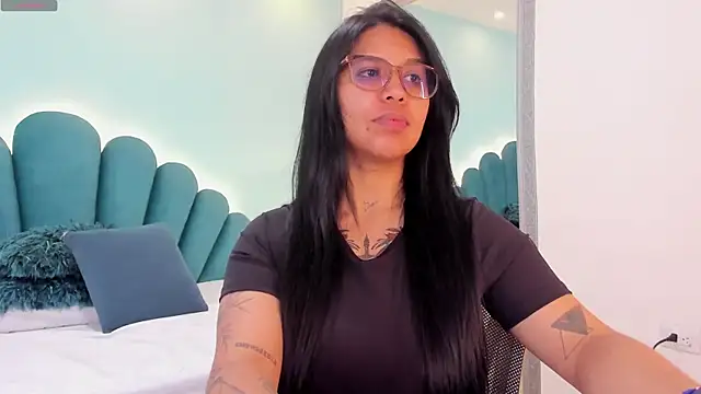 sharlott18 online show from 21, 4, 2026