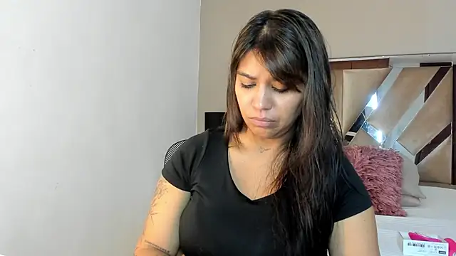 Snapshot of sharlott18 chatting on 18, 12, 2024 sharlott18 online show from 18, 12, 2024